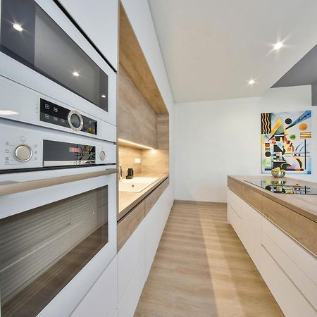 Chalupku - Luxurious Apartment 70M2 In Direct Centrum With Parking Included, Air-Conditioned, Balcony, Quiet Sleep, Best In Town บันสกาบิสตรีตซา ภายนอก รูปภาพ