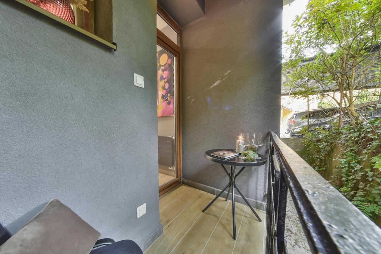 Chalupku - Luxurious Apartment 70M2 In Direct Centrum With Parking Included, Air-Conditioned, Balcony, Quiet Sleep, Best In Town บันสกาบิสตรีตซา ภายนอก รูปภาพ