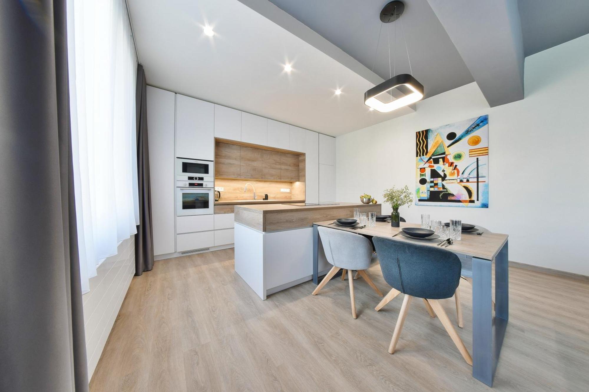 Chalupku - Luxurious Apartment 70M2 In Direct Centrum With Parking Included, Air-Conditioned, Balcony, Quiet Sleep, Best In Town บันสกาบิสตรีตซา ภายนอก รูปภาพ
