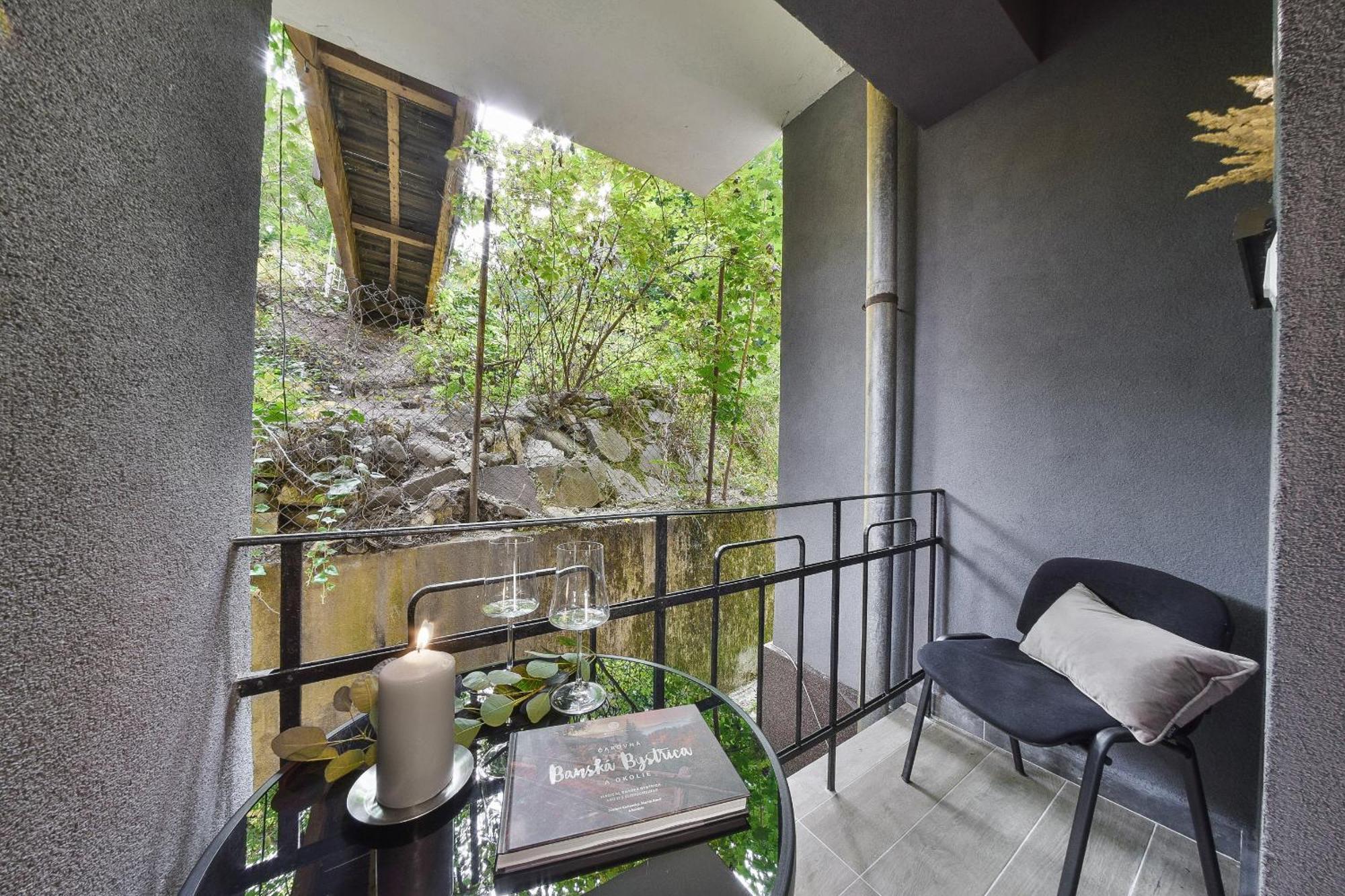 Chalupku - Luxurious Apartment 70M2 In Direct Centrum With Parking Included, Air-Conditioned, Balcony, Quiet Sleep, Best In Town บันสกาบิสตรีตซา ภายนอก รูปภาพ