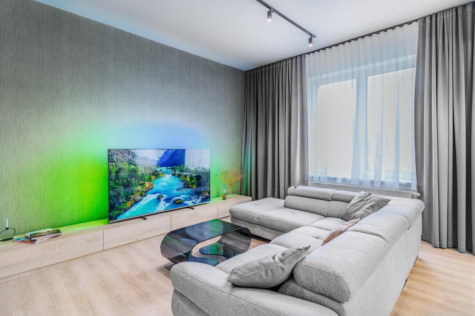 Chalupku - Luxurious Apartment 70M2 In Direct Centrum With Parking Included, Air-Conditioned, Balcony, Quiet Sleep, Best In Town บันสกาบิสตรีตซา ภายนอก รูปภาพ