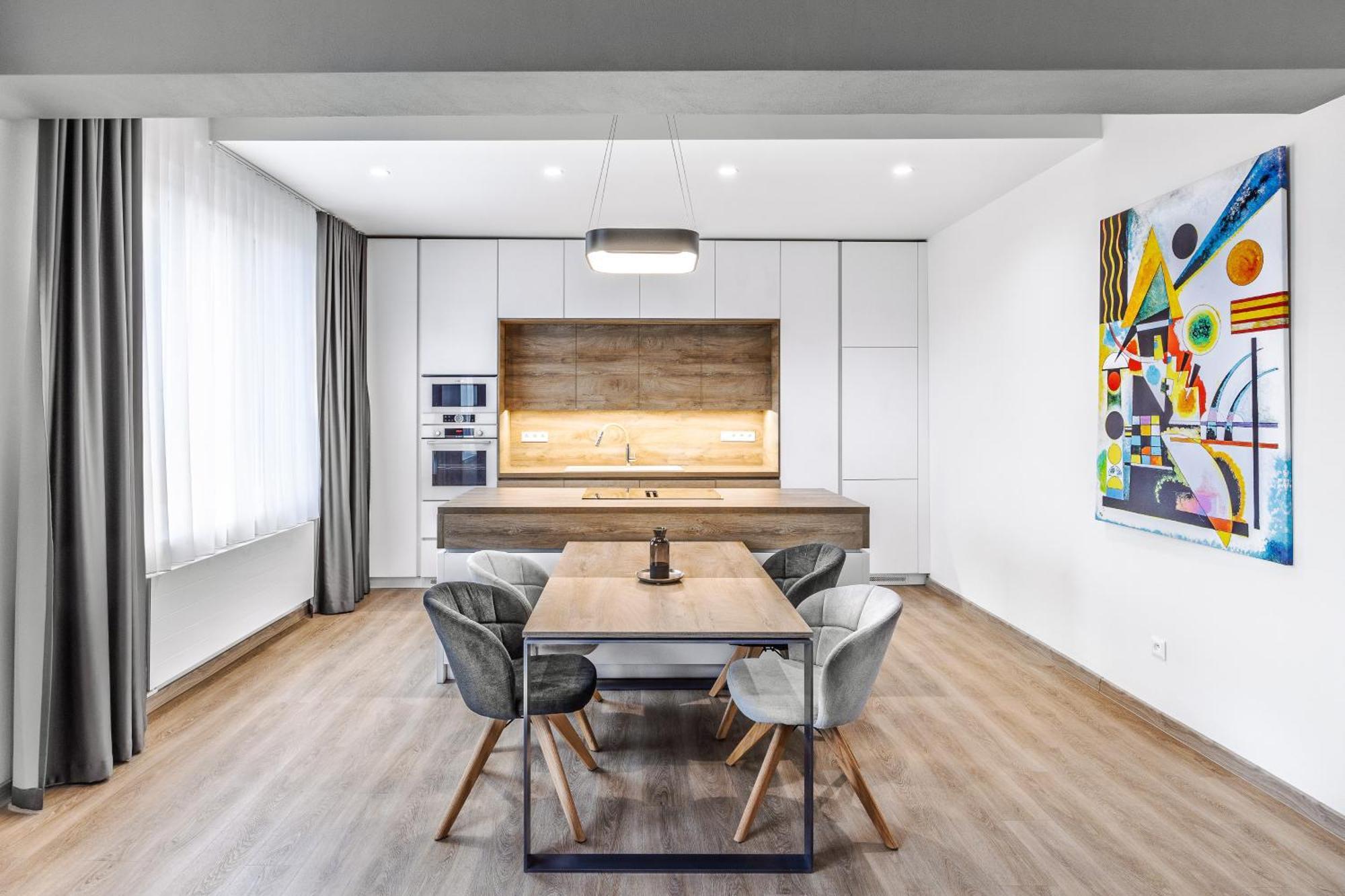 Chalupku - Luxurious Apartment 70M2 In Direct Centrum With Parking Included, Air-Conditioned, Balcony, Quiet Sleep, Best In Town บันสกาบิสตรีตซา ภายนอก รูปภาพ
